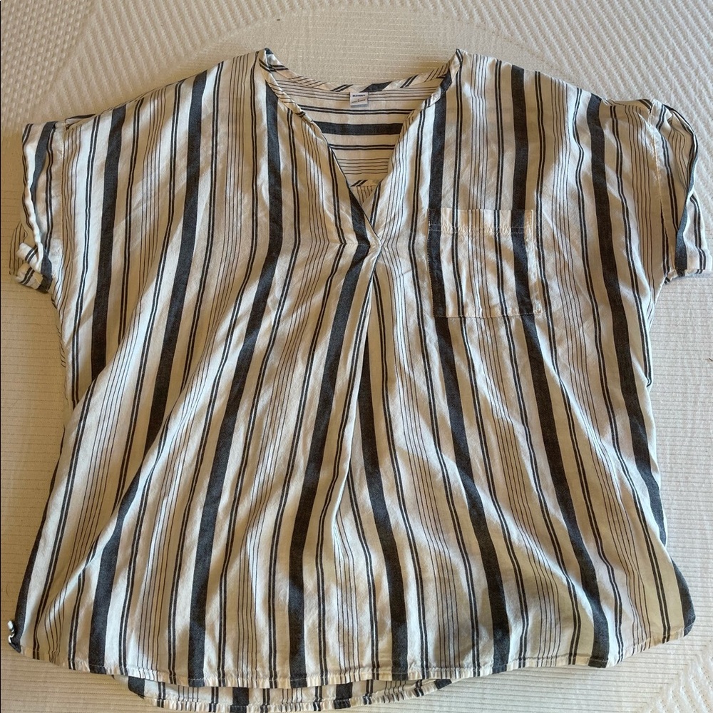 Women’s old navy dress shirt